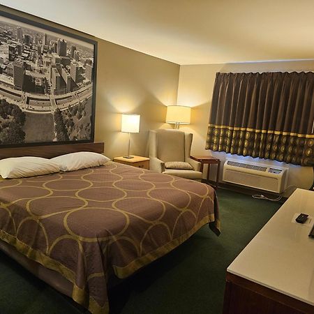 Super 8 By Wyndham Ava Motel Екстериор снимка