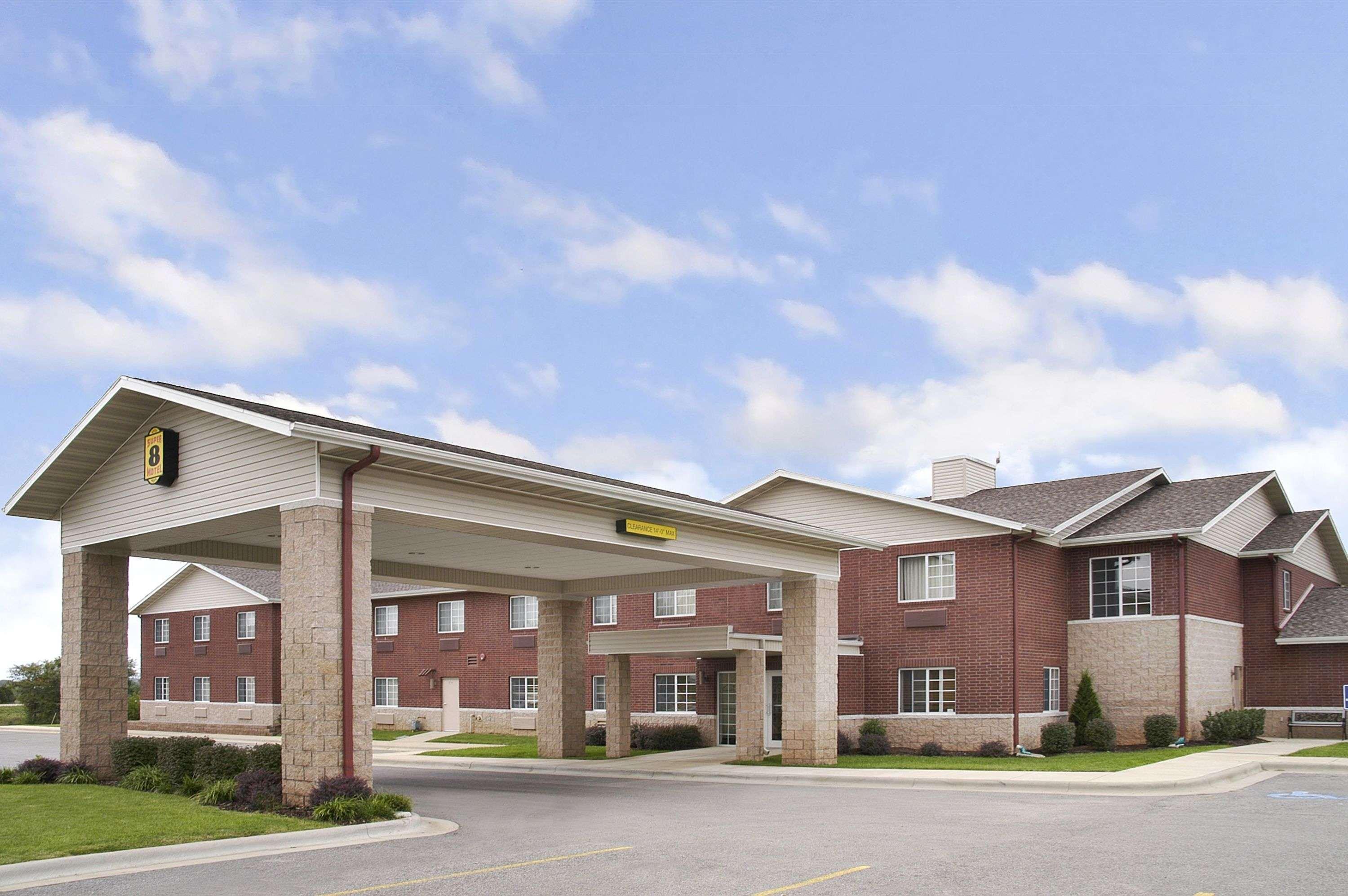 Super 8 By Wyndham Ava Motel Екстериор снимка