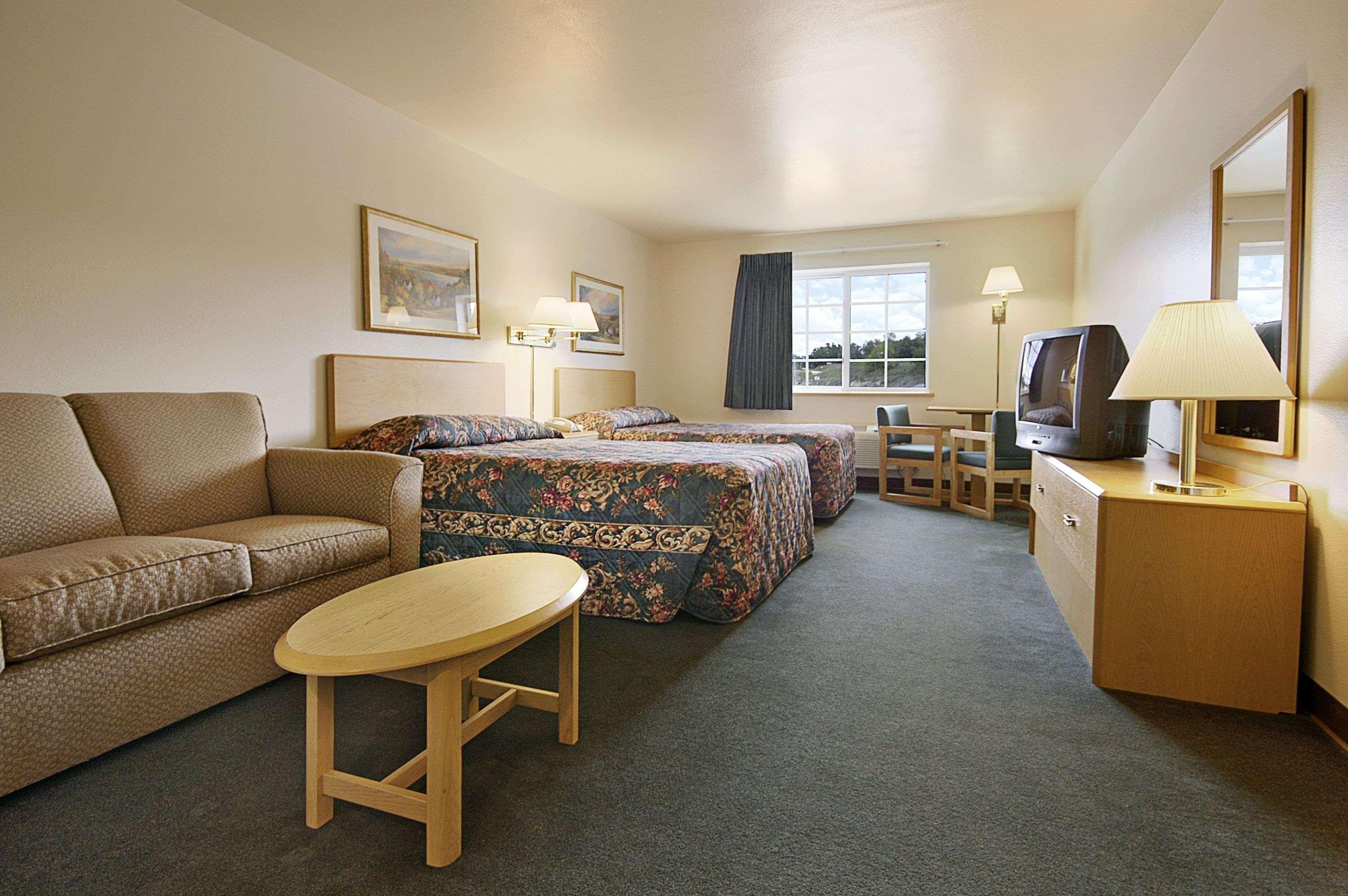 Super 8 By Wyndham Ava Motel Екстериор снимка