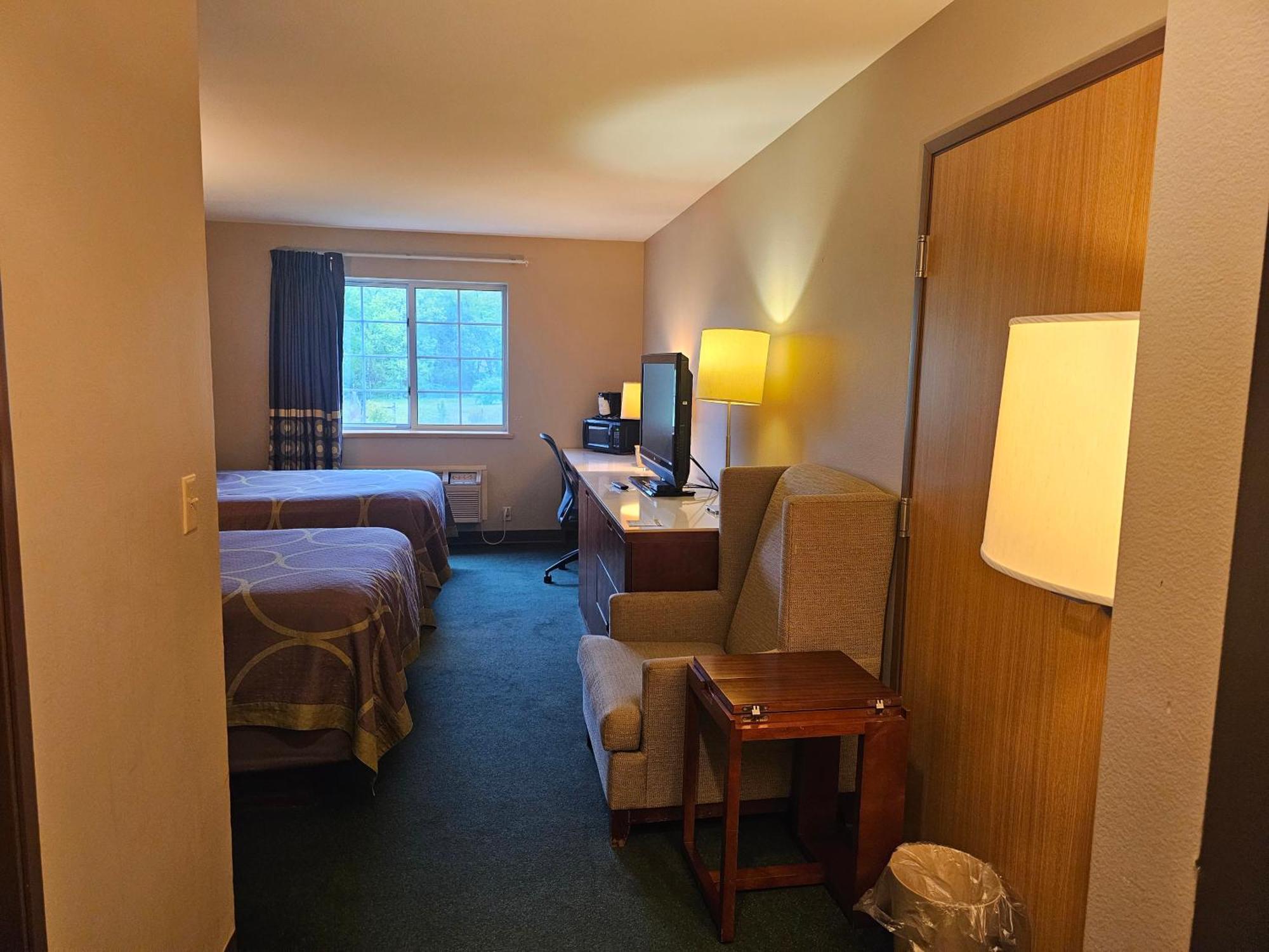 Super 8 By Wyndham Ava Motel Екстериор снимка