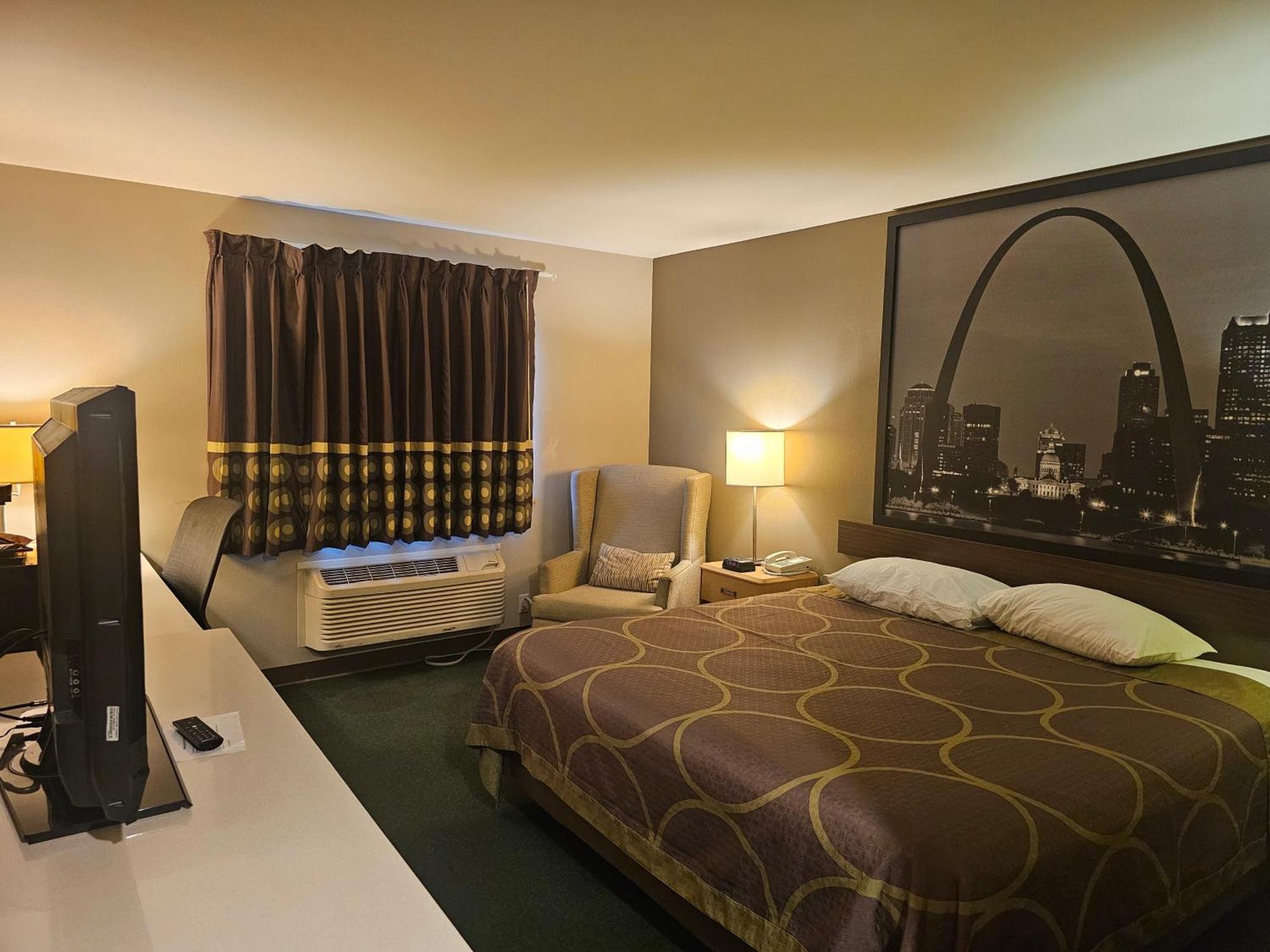 Super 8 By Wyndham Ava Motel Екстериор снимка