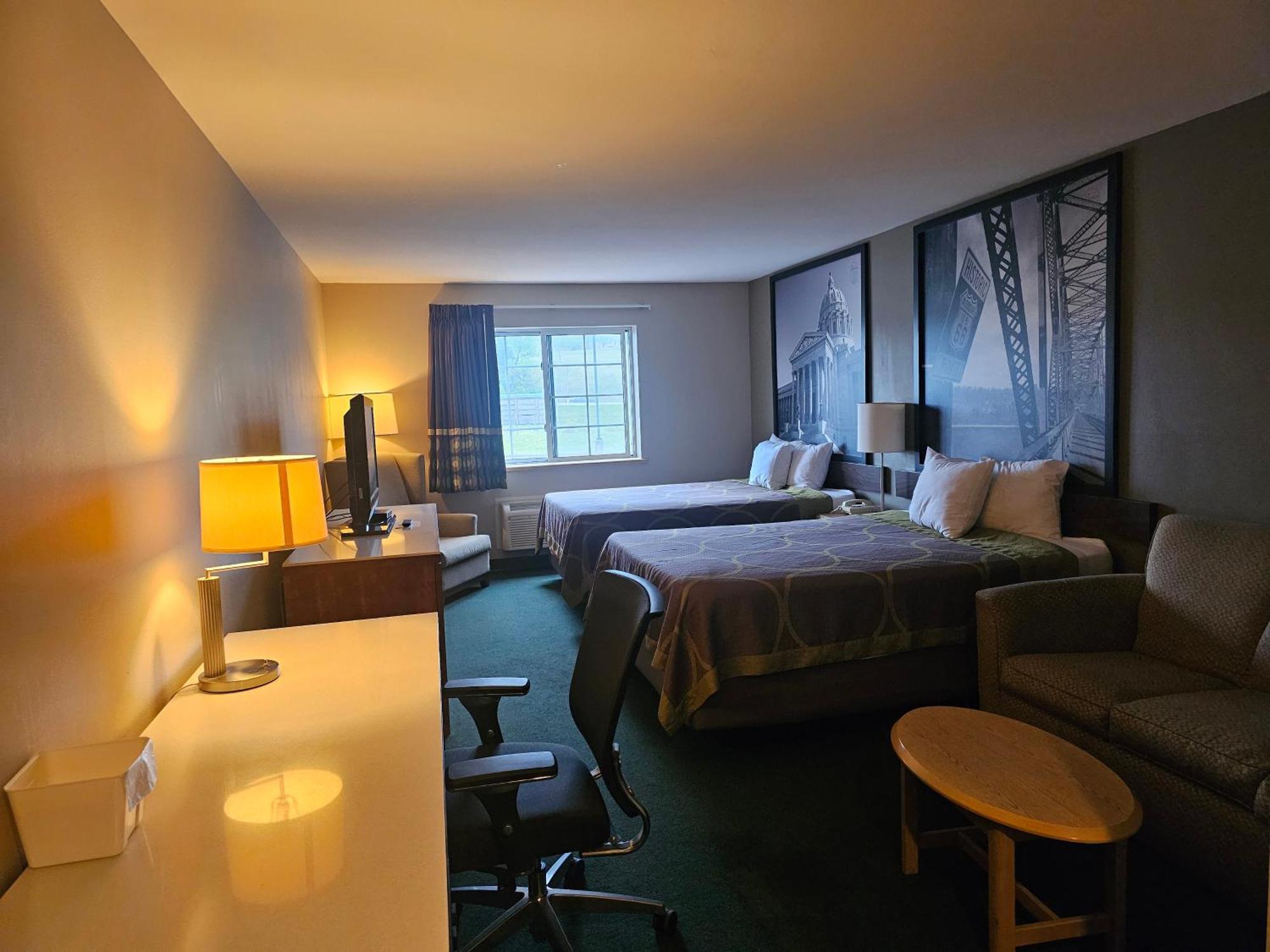 Super 8 By Wyndham Ava Motel Екстериор снимка