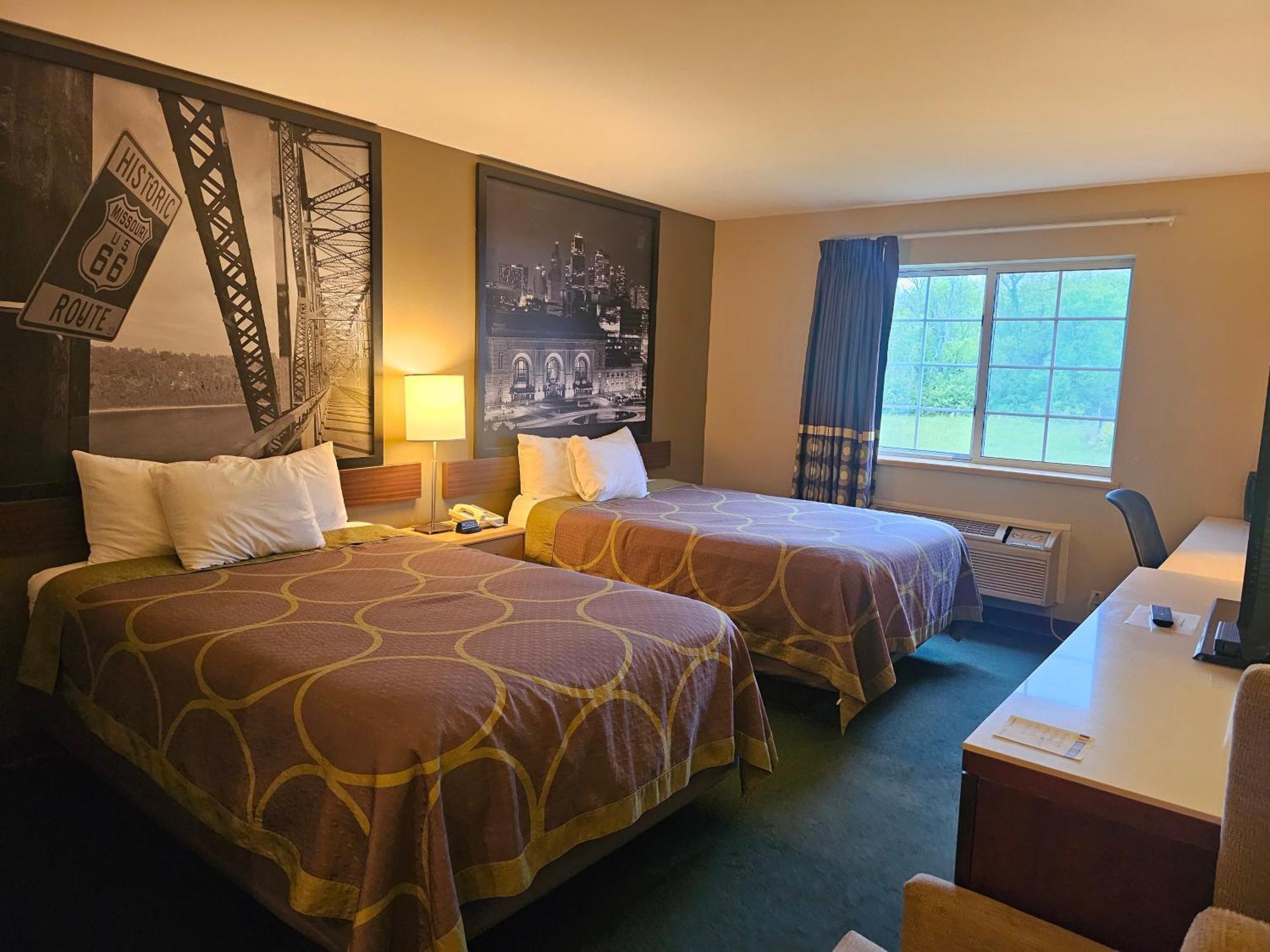 Super 8 By Wyndham Ava Motel Екстериор снимка