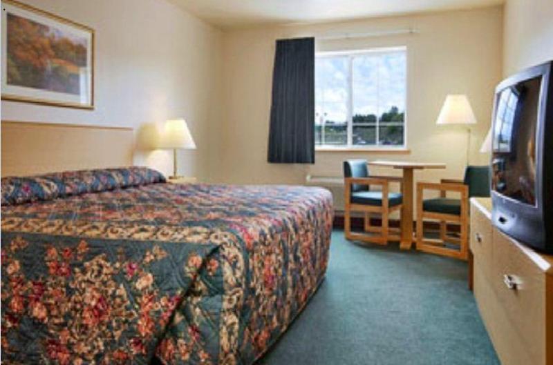 Super 8 By Wyndham Ava Motel Екстериор снимка