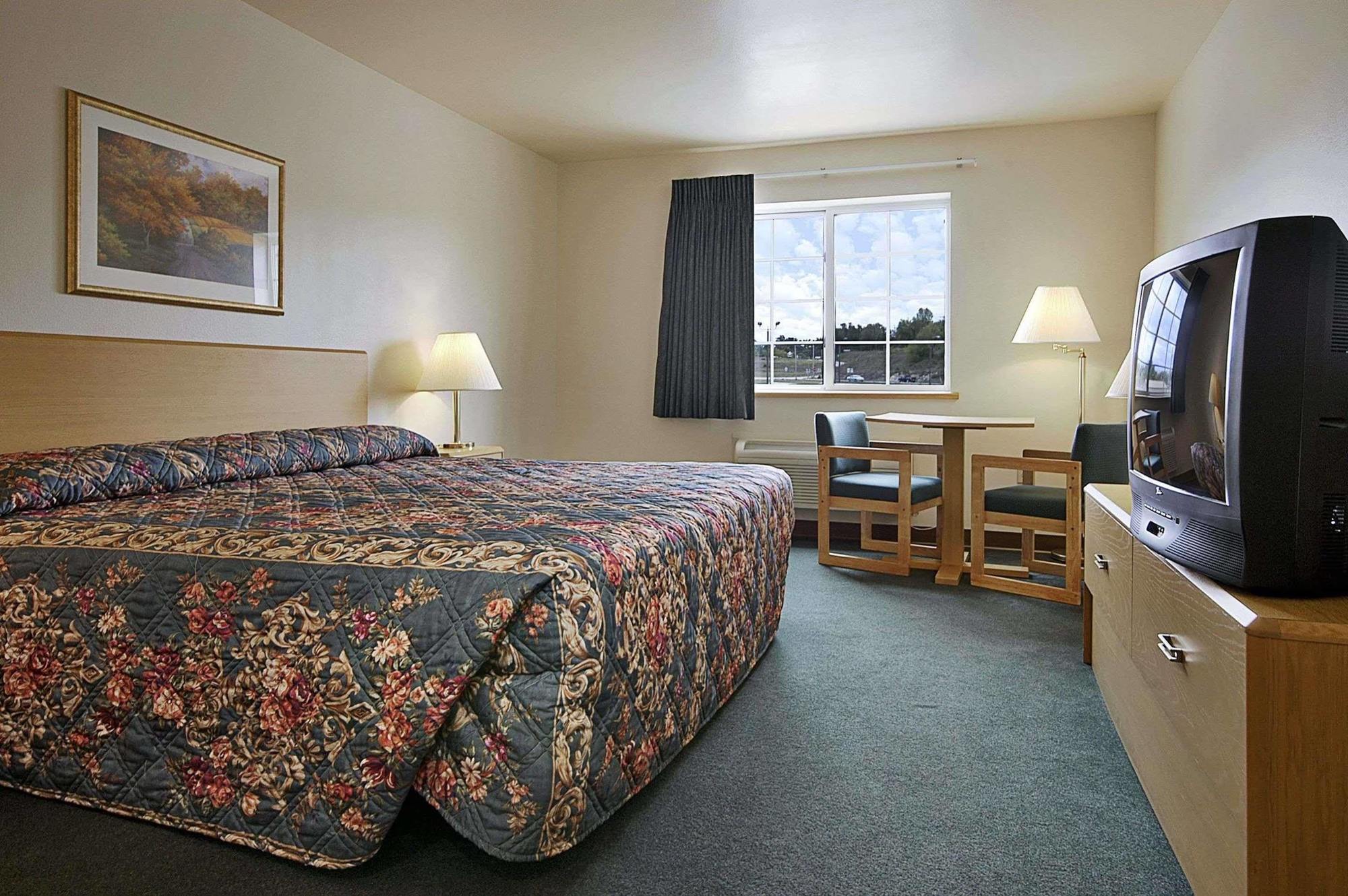 Super 8 By Wyndham Ava Motel Екстериор снимка